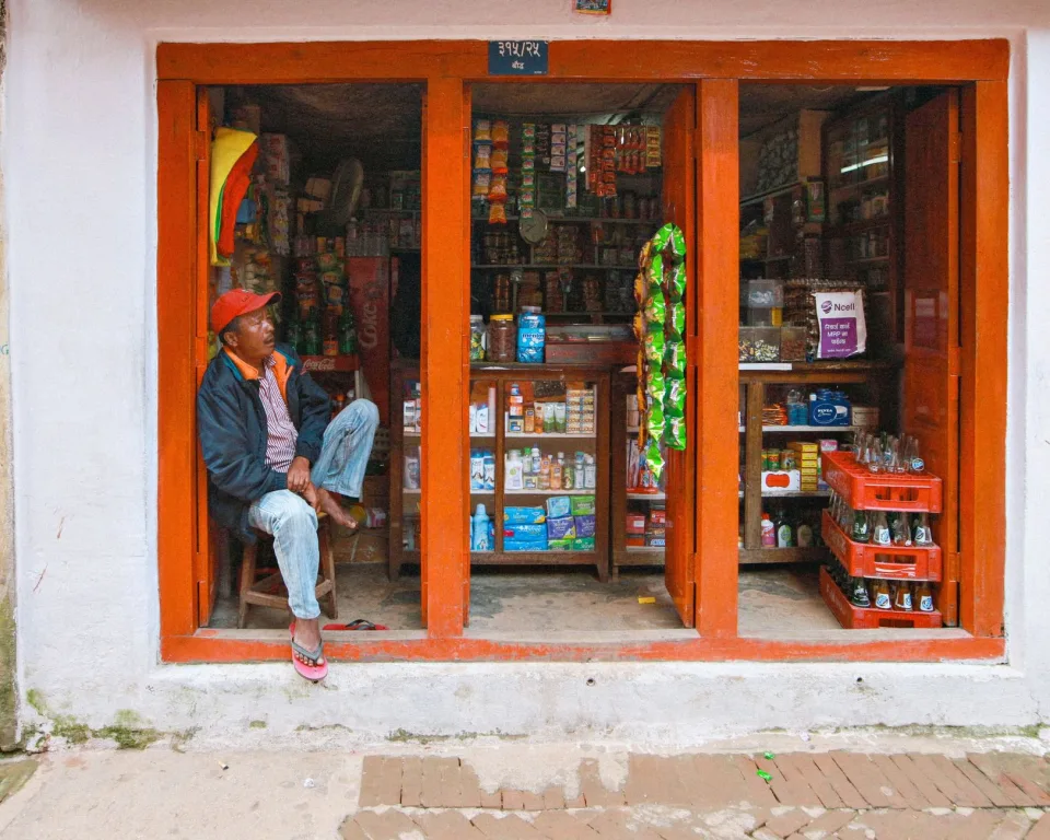 Gạo, mắm, dầu ăn, bột giặt